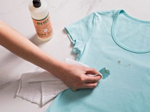 Menghilangkan Noda Minyak Di Baju