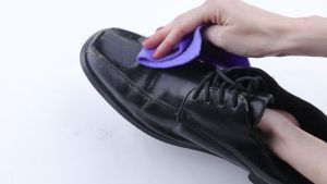 cara mencuci sepatu bahan leather